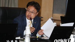 경찰 ‘성추행 혐의’ 김정우 의원 ‘기소의견’ 檢 송치