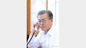 文대통령 국정 지지율 49.8%…盧 10주기 이슈로 소폭 상승