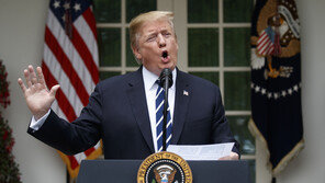 ‘분노’ 트럼프, 민주 지도부 불러놓고 3분만에 자리 떠