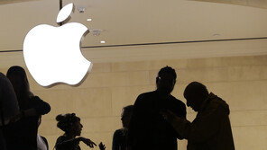 골드만삭스 “中이 애플 금지령 내리면 애플 수익 29% 감소”