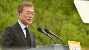 文대통령의 노무현 10주기…슬픔·그리움·결의 담았던 10년의 추모사