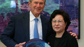 부시, 추도사 통해 “용기 있는 강력한 지도자, 겸손한 분으로 노무현 그려”