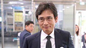 ‘노무현 대통령 추도식 날’ 유시민 모친 빈소…조국·전원책 다녀가