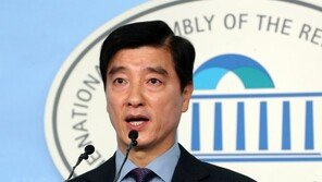 민주, 한미정상 통화 유출 논란 강효상에 “의원직 사퇴하라”