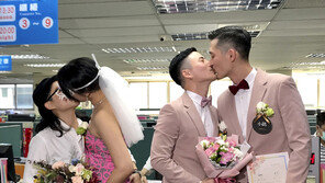 대만서 亞 최초 동성부부 탄생…하루에 300쌍 신고 예상