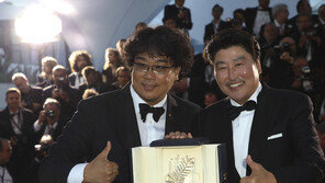 봉준호 ‘기생충’, 韓 최초 칸영화제 황금종려상 수상 