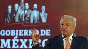 멕시코 환경장관,  출장중 항공기 출발 지연시켜 사임