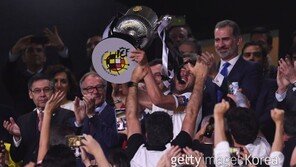 발렌시아, 바르셀로나 꺾고 11년 만에 국왕컵 정상