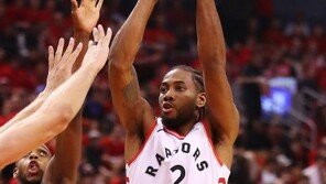 ‘동부콘퍼런스 새로운 왕’ 레너드, 토론토의 창단 첫 파이널 이끌다