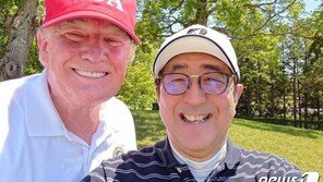 트럼프, 아베에 선물보따리 “무역협상 미뤄 7월로”