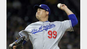 박찬호 못 넘었지만…극강의 위기관리 선보인 류현진 