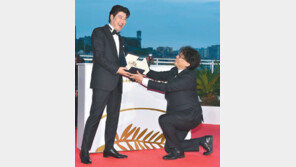 ‘한국형 풍자’ 세계가 매료… “덩굴처럼 뻗어 당신 속에 박힌다”