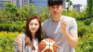 신혼여행 중에도 매일 혼자 체력훈련하다 부상… 못 말리는 내 신랑