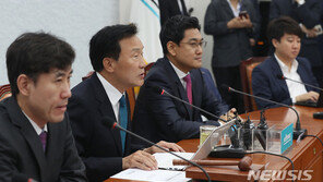 손학규 “청와대 인사, 친문 세력의 막후정치 그대로 보여줘”