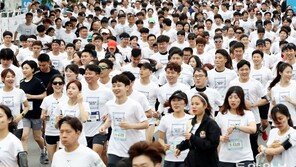 도전! 12km 릴레이… 5000명 상암 달군다