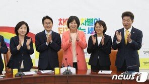 [속보] 정의당, 윤소하 원내대표 연임…“국회정상화 위해 노력”