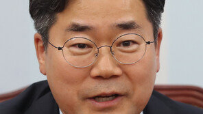 치마가 여성의 바른 옷차림?…“교육부 성교육 표준안, 시대 뒤처져”