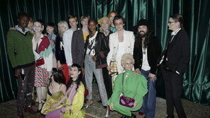  새로운 구찌향수 ‘메모아 뒨 오더’ 모델 공개