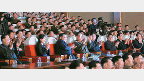 숙청설 돌던 北 김영철, 52일만에 공개석상 모습 드러내