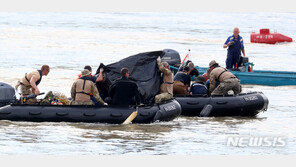 침몰 헝가리 유람선 뒤에서 발견된 시신 ‘50대 한인 여성’으로 확인