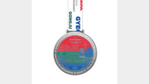 ‘3색 동아마라톤’ 완주자에 수여… 특별메달 ‘런저니’ 디자인 공개