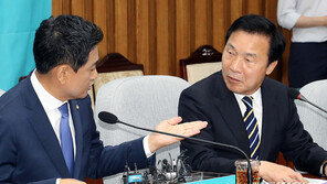 ‘으르렁’ 손학규·오신환, 소주성엔 이구동성 “폐지하라”