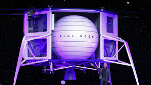 베이조스 “우주 탐험, 지구보존을 위해 필수”