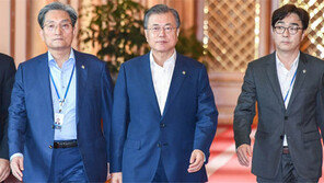 무역 이슈에 밀리는 비핵화… 靑 “트럼프, 북핵 문제에 여유”