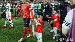 [청계천 옆 사진관]황의조 8년 만에 이란전 골…무승부의 진한 아쉬움