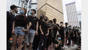 中 얼굴 인식 기술에 홍콩 시위대 ‘마스크’로 위장