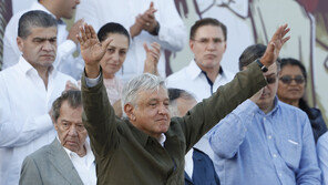 멕시코 대통령 “전용기 팔아 이민억제 비용 사용”