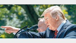 김정은 친서에도 제재 조이는 美… 트럼프 “협상 서두르지 않는다”