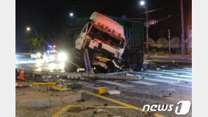 아산서 화물차·45인승 통근버스 충돌…2명 사망·32명 부상