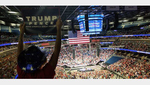 “美 계속 위대하게” 트럼프, 2만 지지자들 앞서 재선 도전 공식 선언