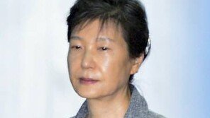 [속보] 검찰, ‘국정원 특활비’ 박근혜 2심서 징역 12년 구형