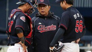 폭투에 발목잡힌 거인군단…롯데, ‘불명예 신기록’ 향해 간다