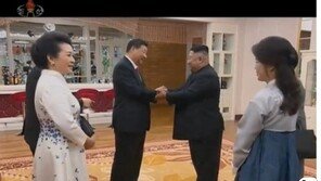 北TV, 북중회담 기록영화 방영…김정은 ‘밀착’ 동행에 눈길