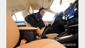 사우디, 여성 운전 합법화 1년…“권위와 자유 느껴…男 눈살 찌푸리기도”