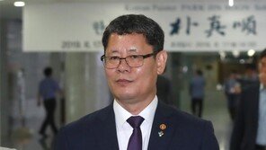 김연철 통일 “‘北목선’ 계기 정부차원 대응 매뉴얼 전 과정 점검 중”