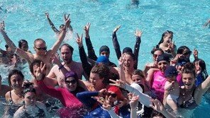 佛 이슬람단체 “수영장서 부르키니 허용하라” 시위