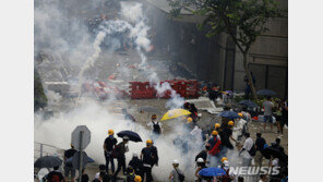 英외무 “홍콩에 최루탄 수출 중단…폭력적인 시위 진압도 조사”
