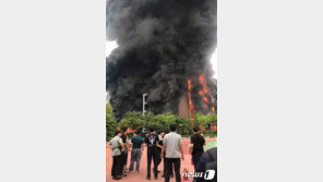 [2보]서울 은명초등학교 큰 불 잡아…‘연기 흡입’ 여교사 2명 병원 이송