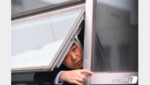 패스트트랙 수사 본격화…경찰, 한국당 의원 4명 출석통보