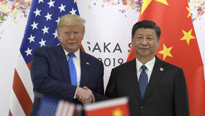 트럼프·시진핑, 미중 무역협상 재개 합의…“추가 관세 부과 연기”