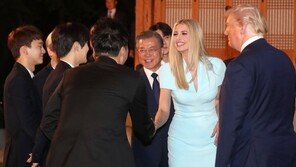 [청계천 옆 사진관]이방카 트럼프, 엑소(EXO)와 18개월 만에 재회