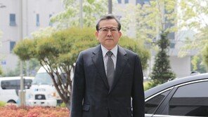 ‘뇌물·성접대 혐의’ 김학의, 의혹 제기 6년만에 첫 재판