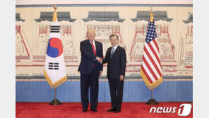 [속보]한미정상, DMZ 내 오울렛 초소 방문…곧 김정은 만남