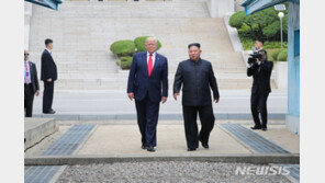 트럼프 “군사분계선 넘어 큰 영광…金위원장 백악관에 초대”