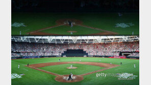MLB 유럽 첫 경기서 쏟아진 다양한 기록들