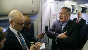 폼페이오 “北비핵화 실무협상 이달 중순 재개”